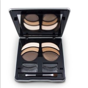 💃🏽Lashing Out Makeup Set- GIRLS DAY OUT